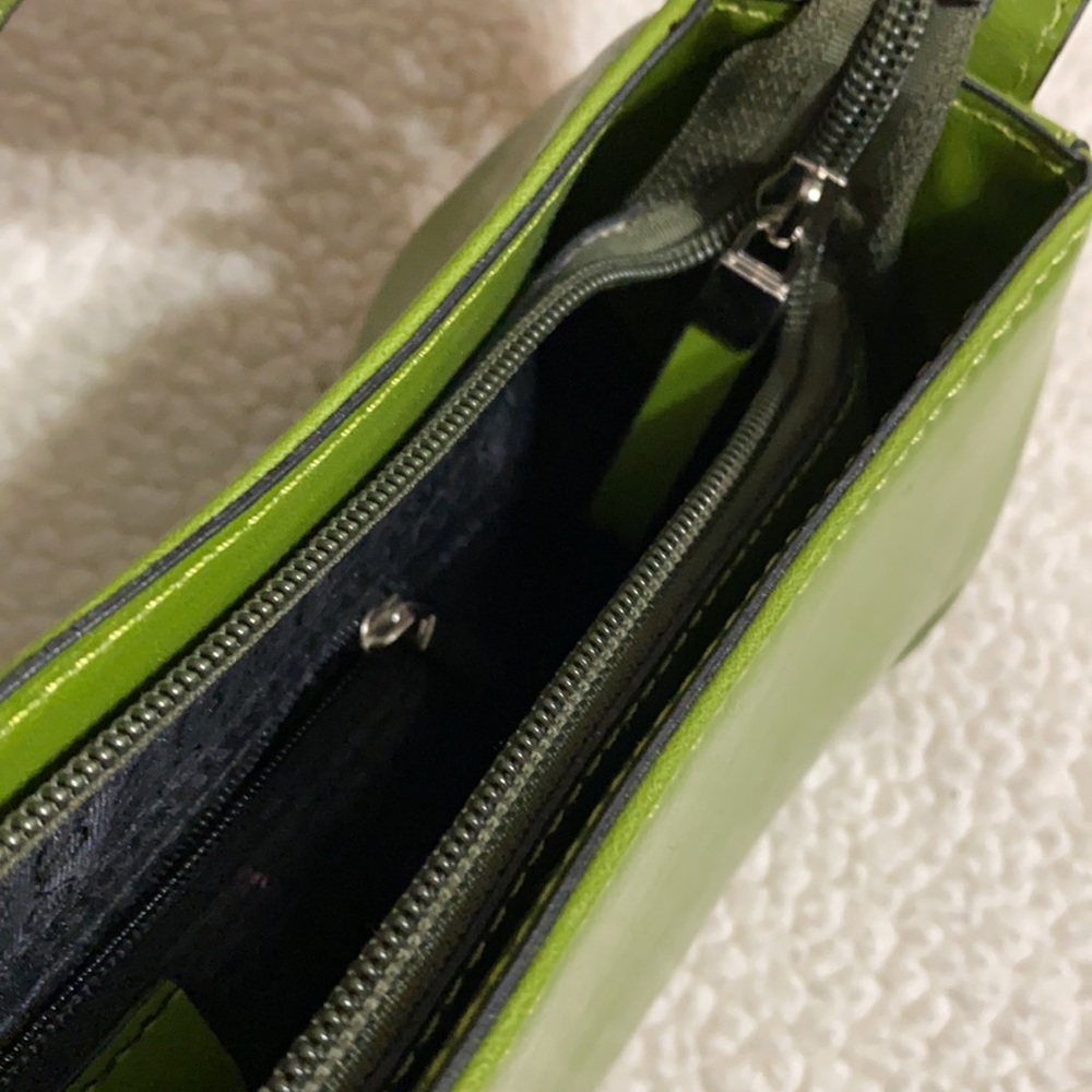 Gucci Shoulder Bag - Picture 8 of 9